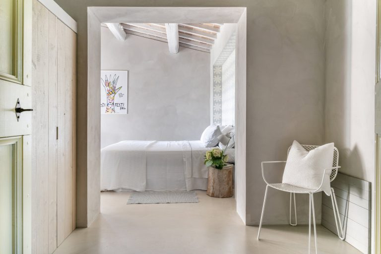 Sogno farmhouse grey bedroom long view