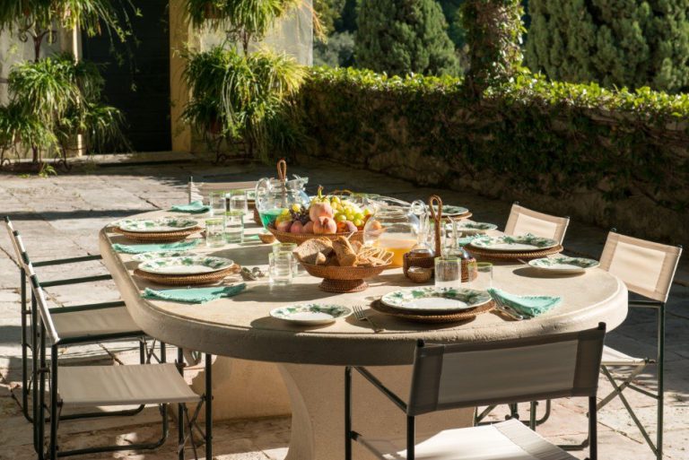 Il galero villa in veneto dinner outside 2