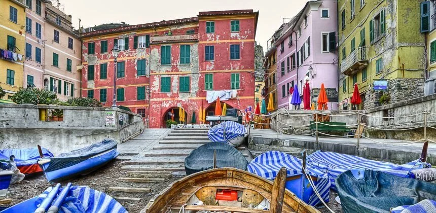 vernazza-fishing-village-cinque-terre-liguria-italy-2.jpg