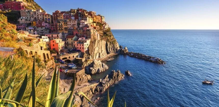 cinque-terre-coast-liguria-italy-alt-2.jpg