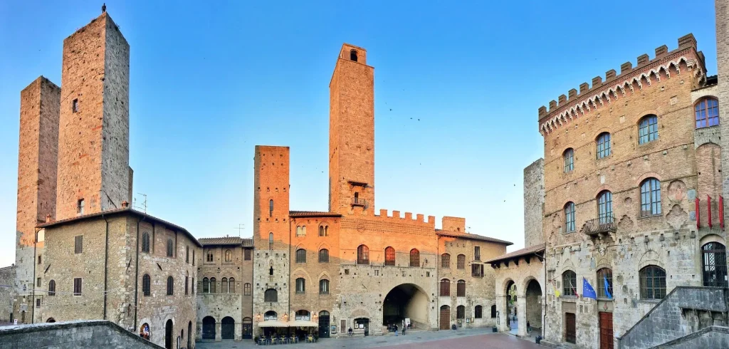 piazza-del-duomo-san-gimignano-lucca-italy.jpg