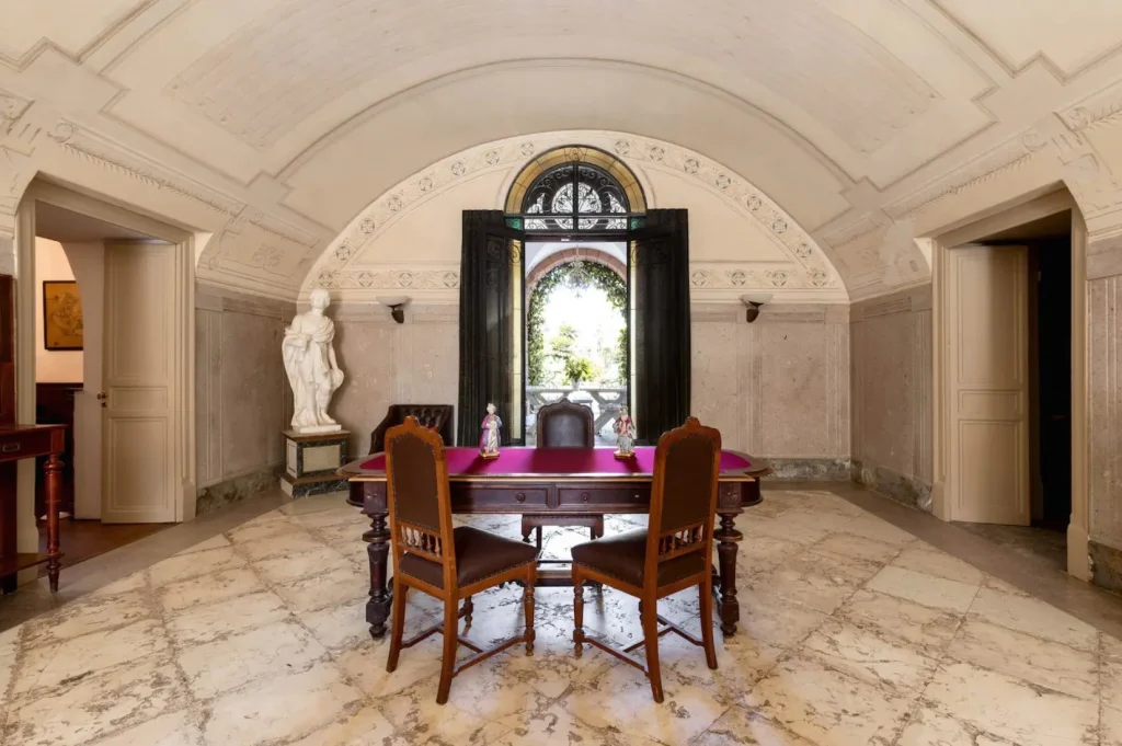 villa tasca desk.jpg