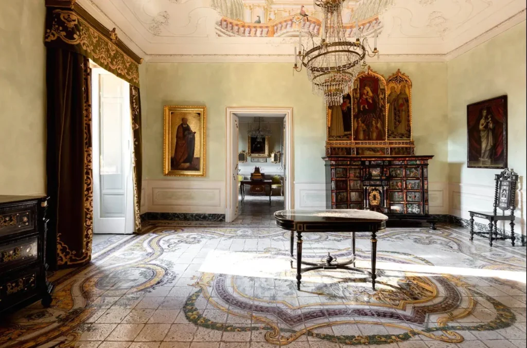 villa tasca table and chandelier.jpg