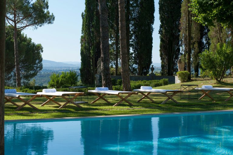 Villa Tavernaccia — Heated pool with views over the valley