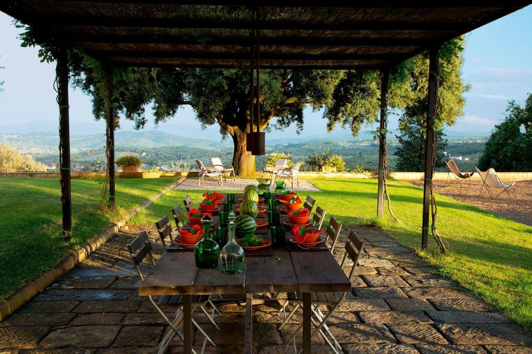 Villa Tavernaccia — Pergola dining terrace