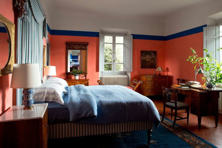 Villa Tavernaccia — Coral bedroom