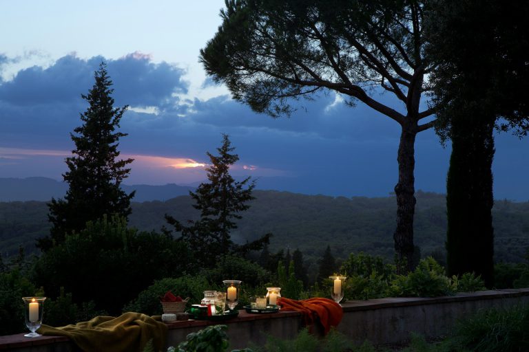 Villa Tavernaccia — Dinner at dusk