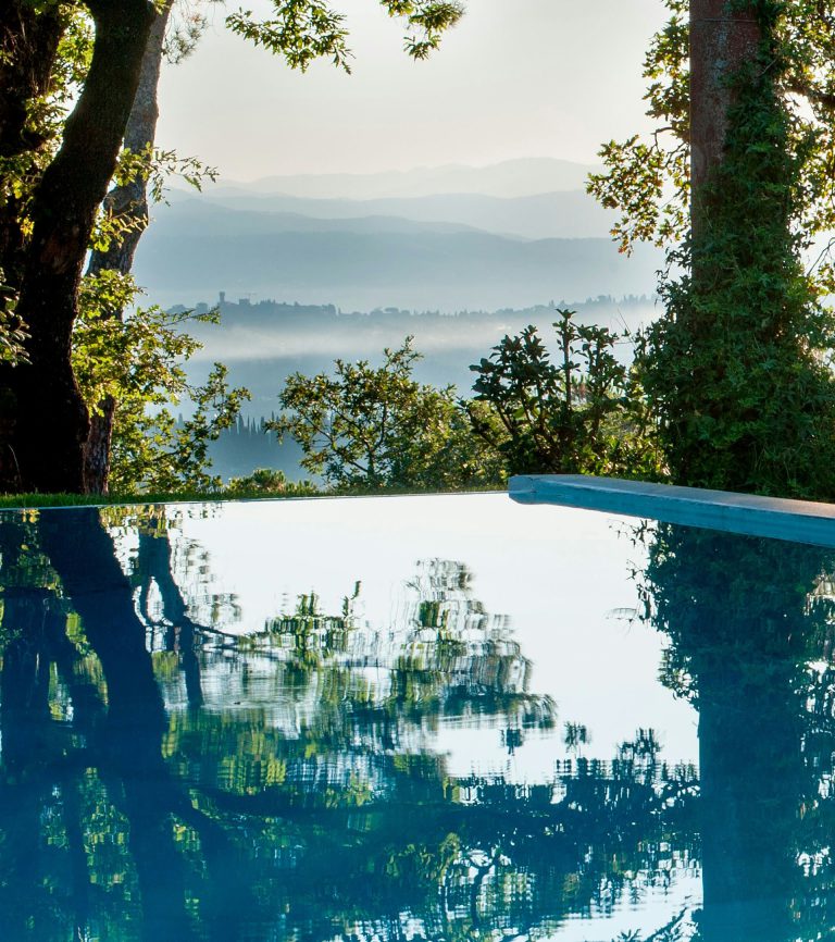 Villa Tavernaccia — Morning over the pool