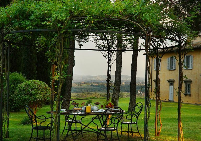 Villa Tavernaccia — Wisteria pergola