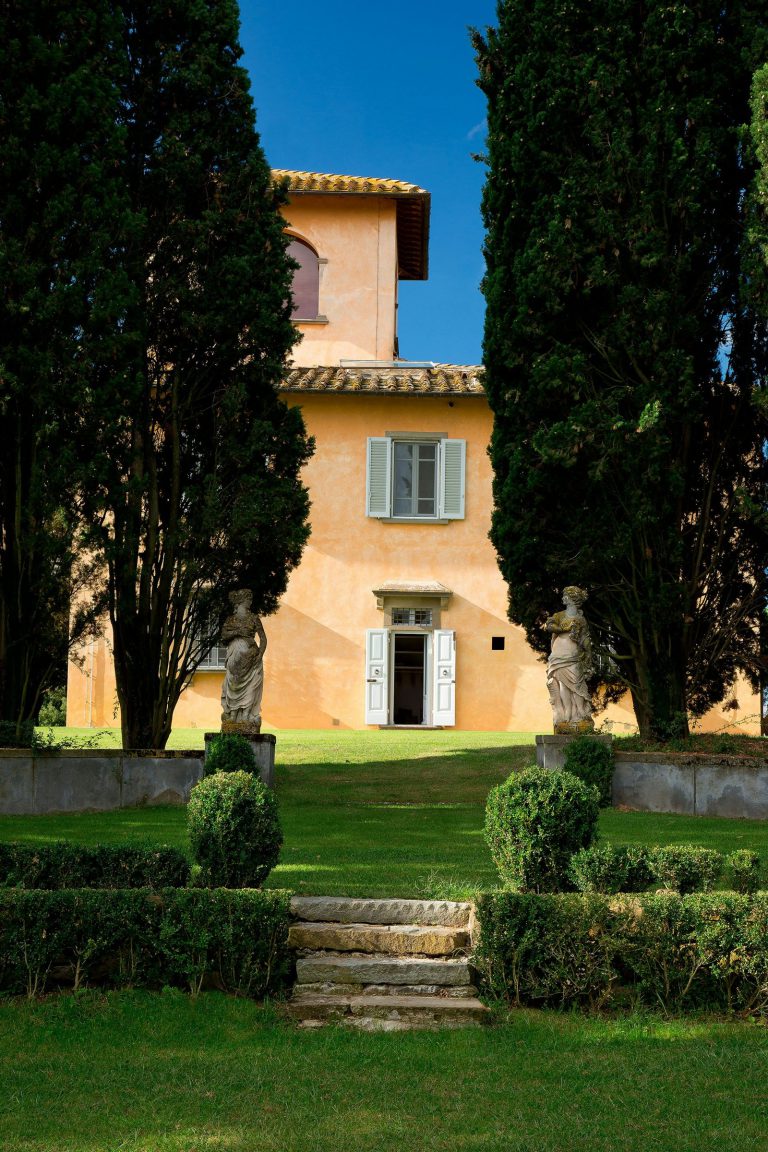 Villa Tavernaccia — Villa entrance through the cypresses