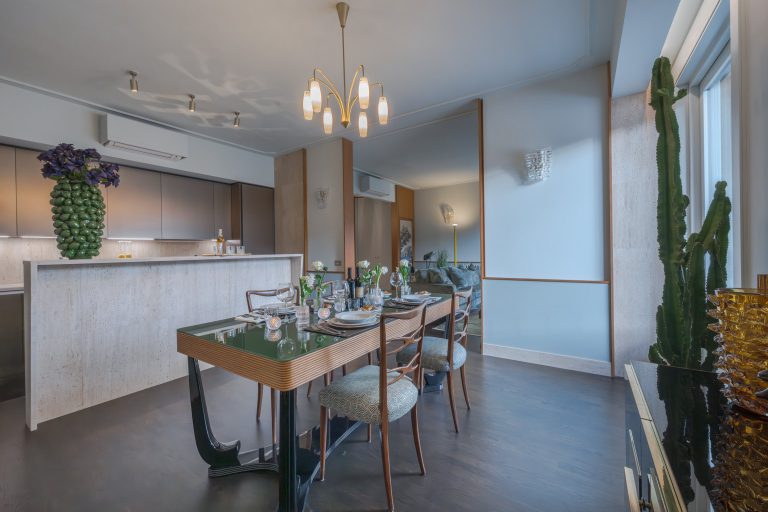 Villa Arnova, Florence — Open kitchen and dining area