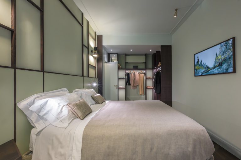 Villa Arnova, Florence — Queen bedroom