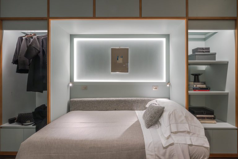 Villa Arnova, Florence — Bedroom with built-in wardrobe