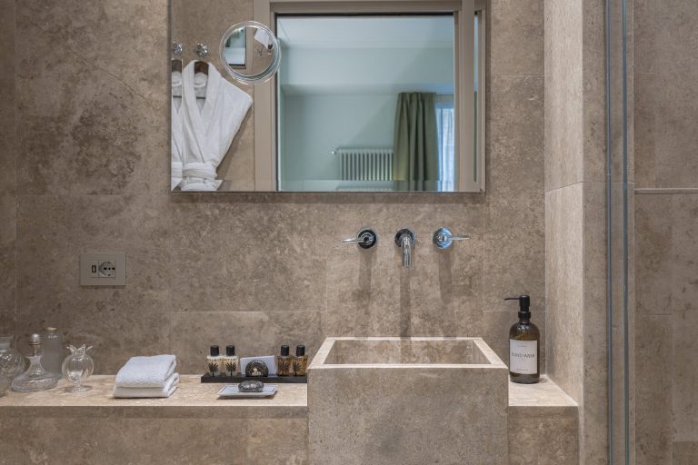 Villa Arnova, Florence — Travertine bathroom