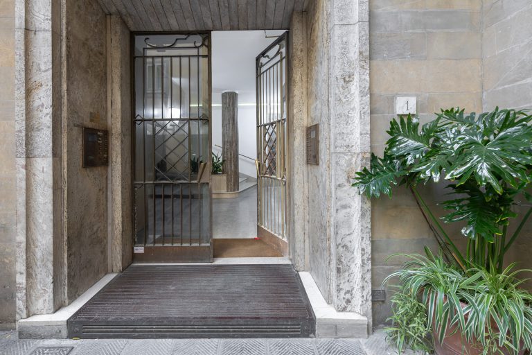 Villa Arnova, Florence — Building entrance