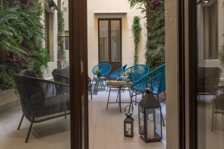 Villa Belcortese, Florence — Private courtyard with vertical garden