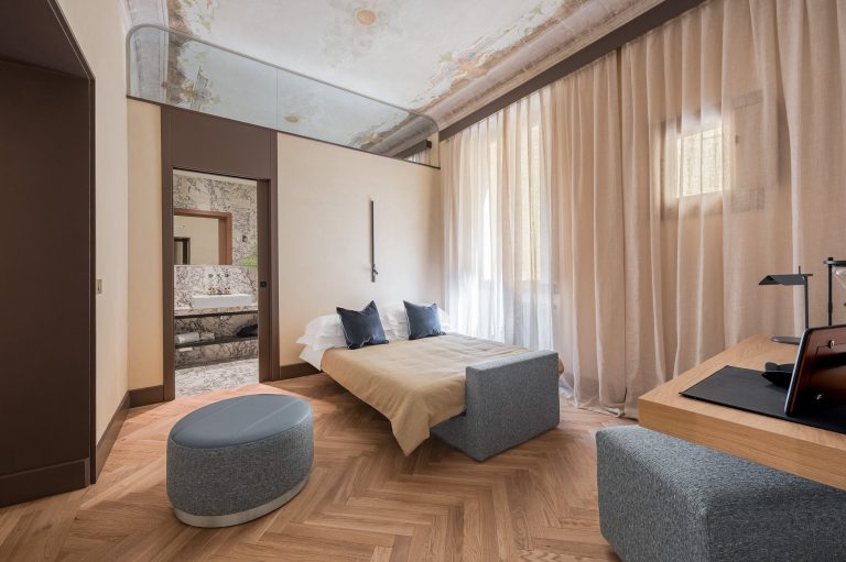 Villa Belcortese, Florence — Queen bedroom with frescoed ceiling