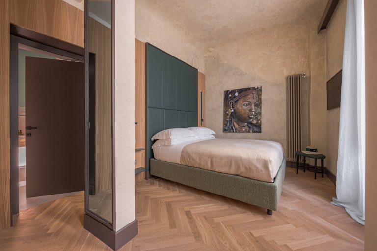 Villa Belcortese, Florence — Queen bedroom