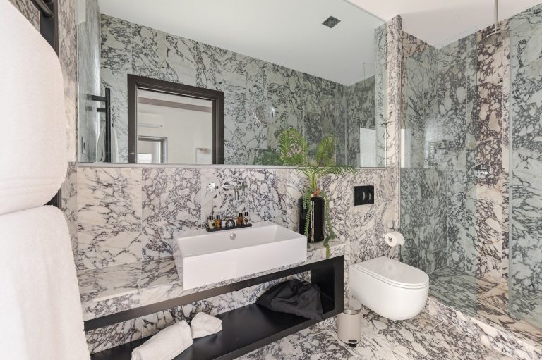 Villa Belcortese, Florence — Marble bathroom