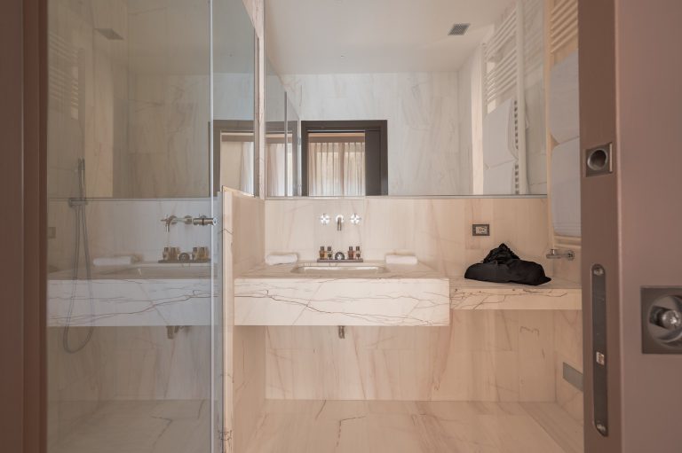Villa Belcortese, Florence — En-suite shower room