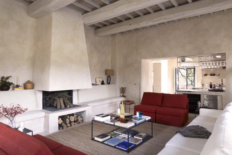 Casa Bachicche — Living room with fireplace