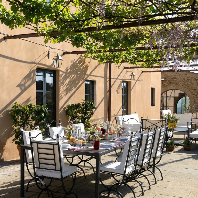 Casa Bachicche — Shaded dining terrace