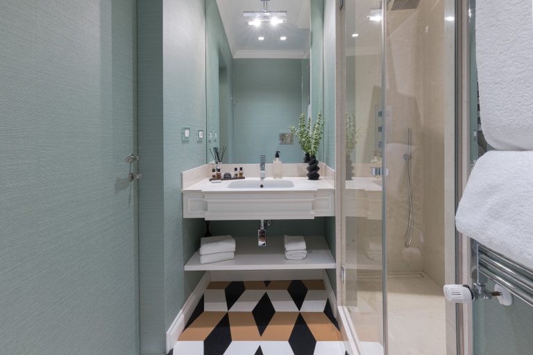 Villa Corte Nobile, Florence — Shower room