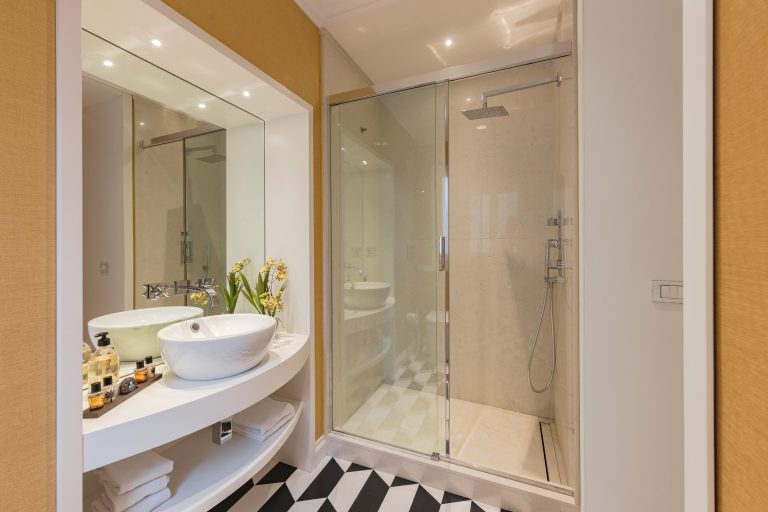 Villa Corte Nobile, Florence — Walk-in shower
