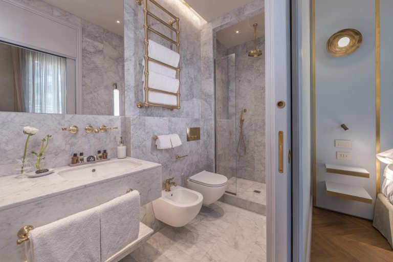 Villa Elirenza, Florence — Marble bathroom