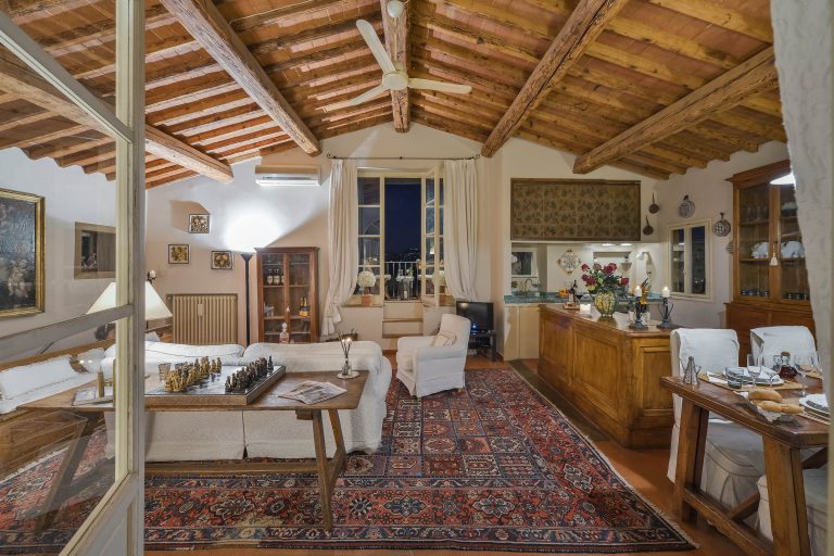 Villa Nau, Florence — Living and kitchen