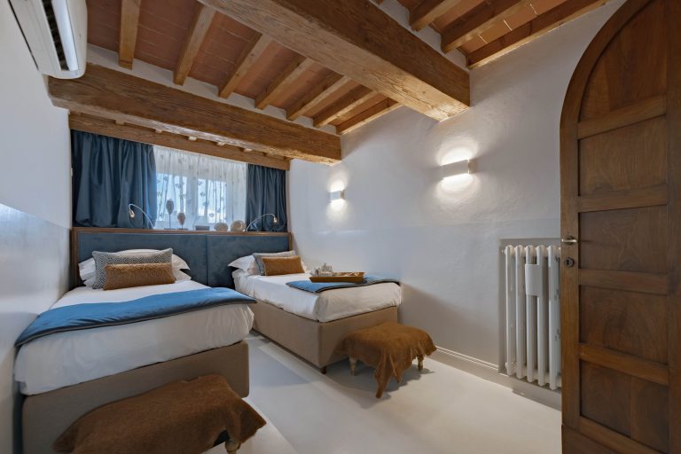 Villa Nau, Florence — Twin bedroom