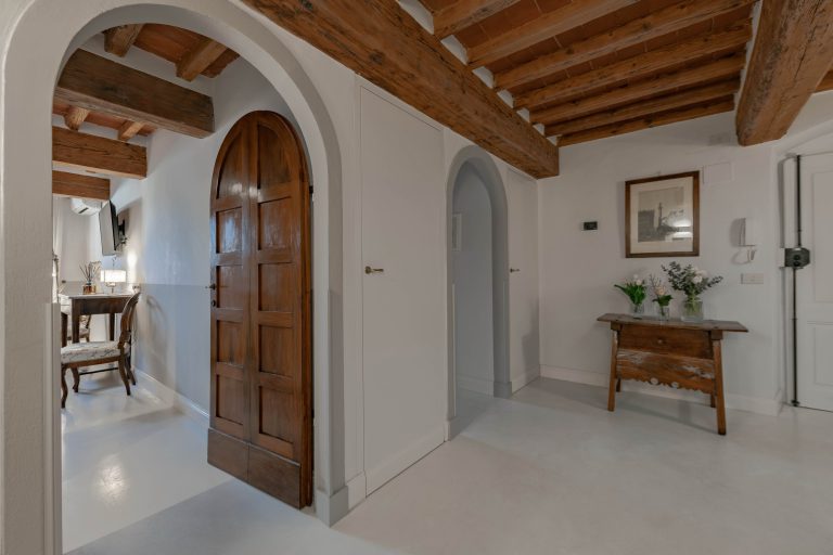 Villa Nau, Florence — Bedroom doorway