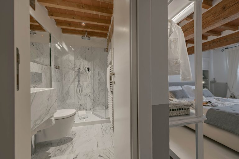 Villa Nau, Florence — Marble bathroom