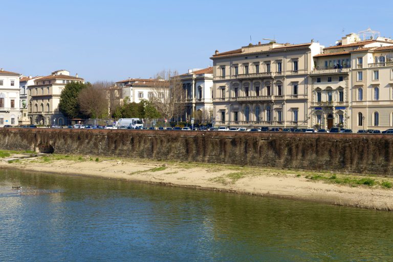 Palazzo Sarzana-Fici — Palazzi along the Lungarno