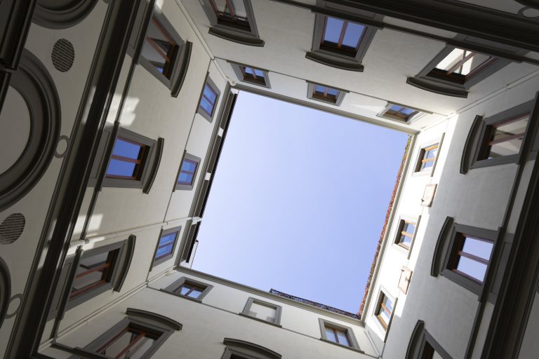 Palazzo Sarzana-Fici — Looking up the courtyard