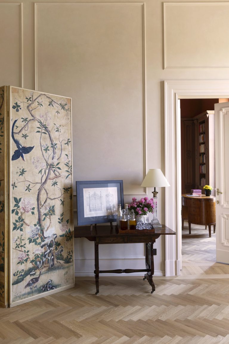 Palazzo Sarzana-Fici — Hand-painted screen