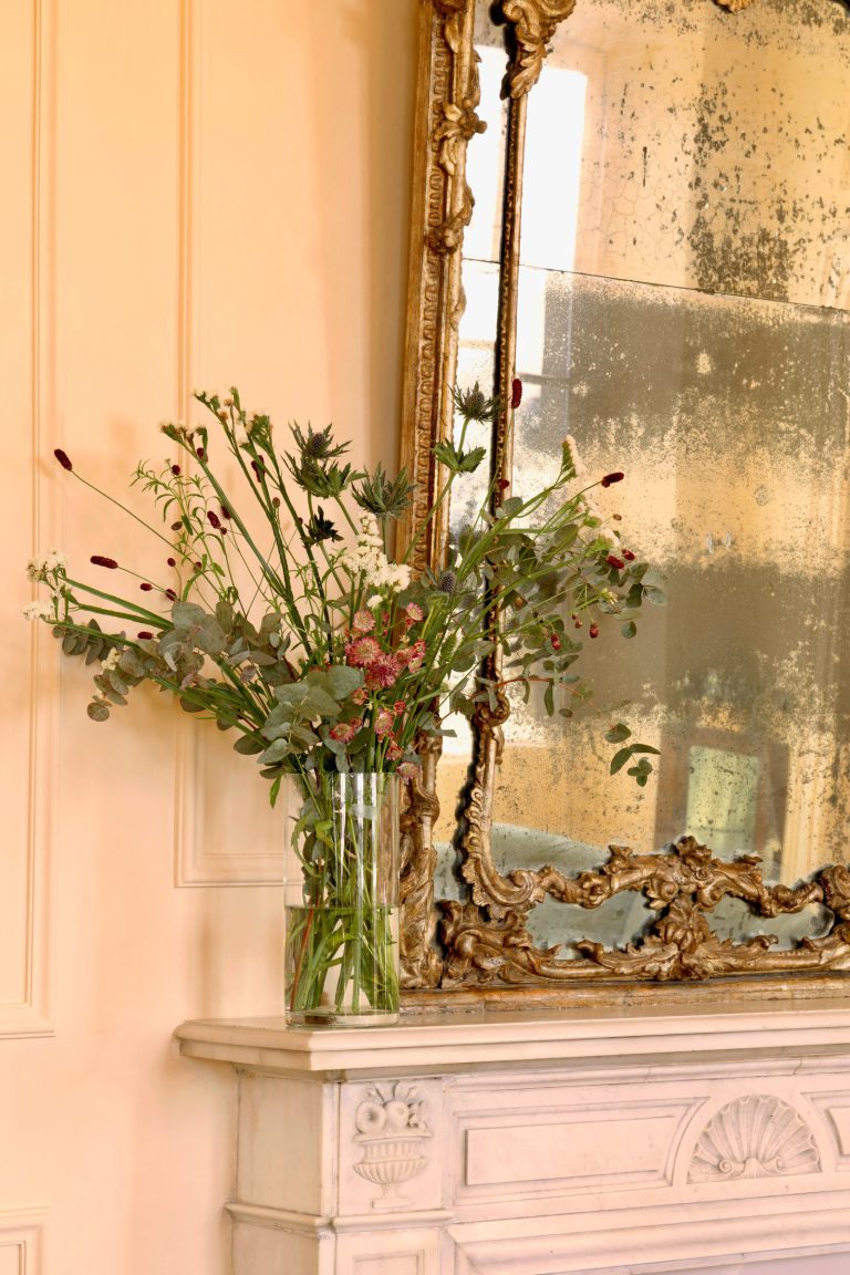 Palazzo Sarzana-Fici — Gilded mirror in the reception rooms