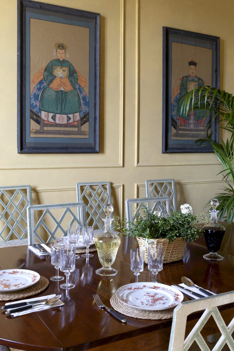 Palazzo Sarzana-Fici — Dining table set for dinner