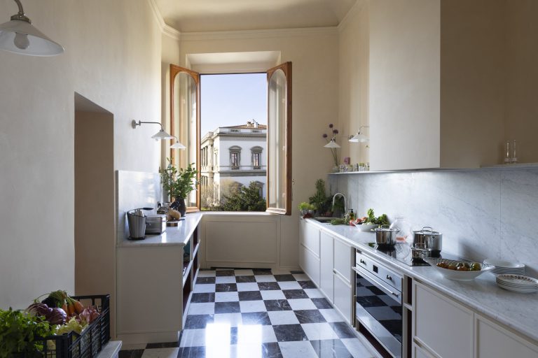 Palazzo Sarzana-Fici — Kitchen with river view