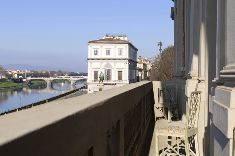Palazzo Sarzana-Fici — Balcony on the Lungarno