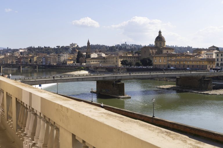 Palazzo Sarzana-Fici — Balcony view over the Arno