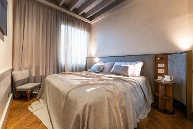 Villa Rivarno, Florence — King bedroom