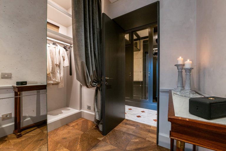 Villa Rivarno, Florence — Walk-in wardrobe