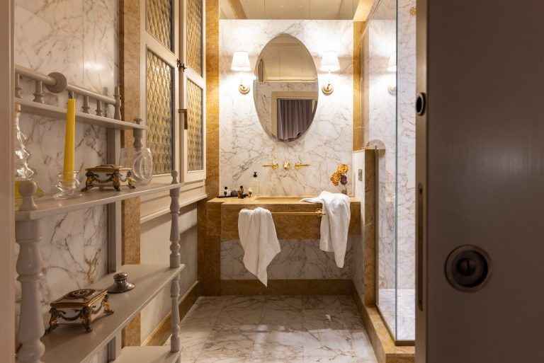 Villa Rivarno, Florence — Marble bathroom