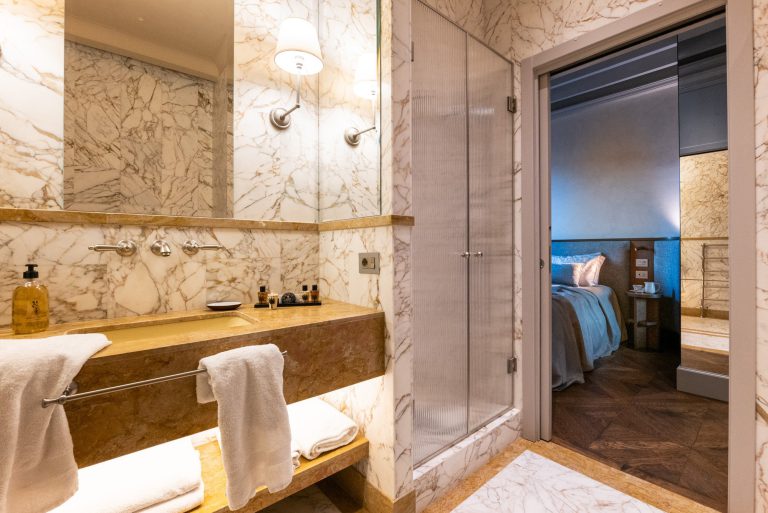 Villa Rivarno, Florence — En-suite bathroom