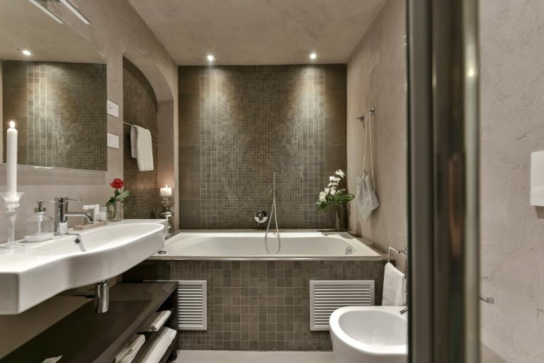 Villa Scudo, Florence — Bathroom with whirlpool tub