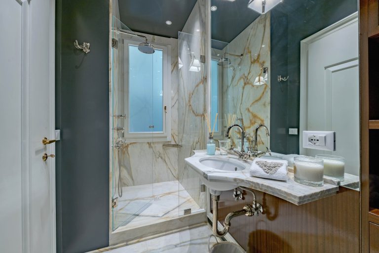 Villa Turan, Florence — Bathroom