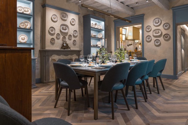 Villa Valorea, Florence — Dining room for twelve
