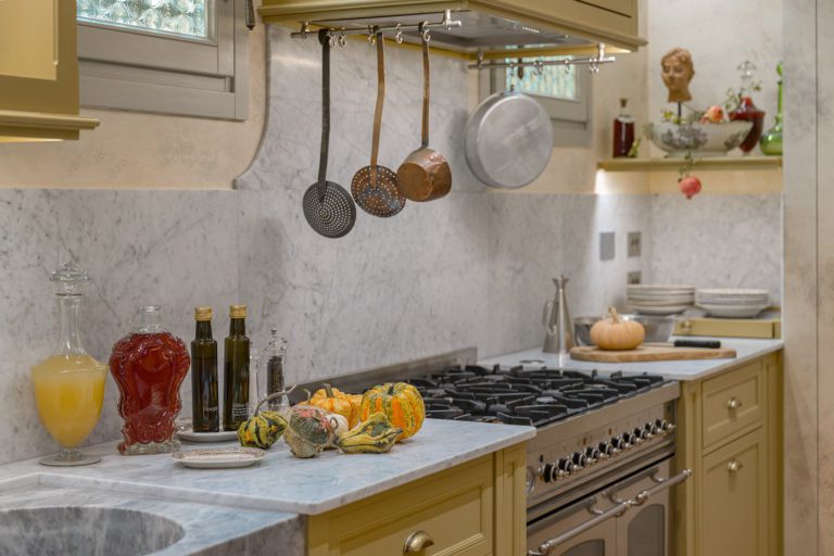 Villa Valorea, Florence — Galley kitchen