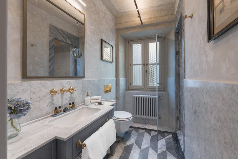 Villa Valorea, Florence — En-suite bathroom